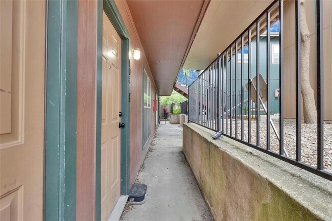 Building Photo - 2314 Greenfield Pkwy