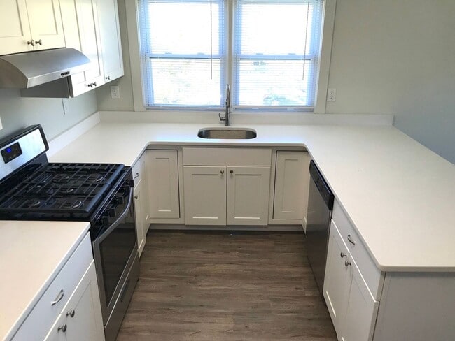 Interior Photo - 320 7th Ave