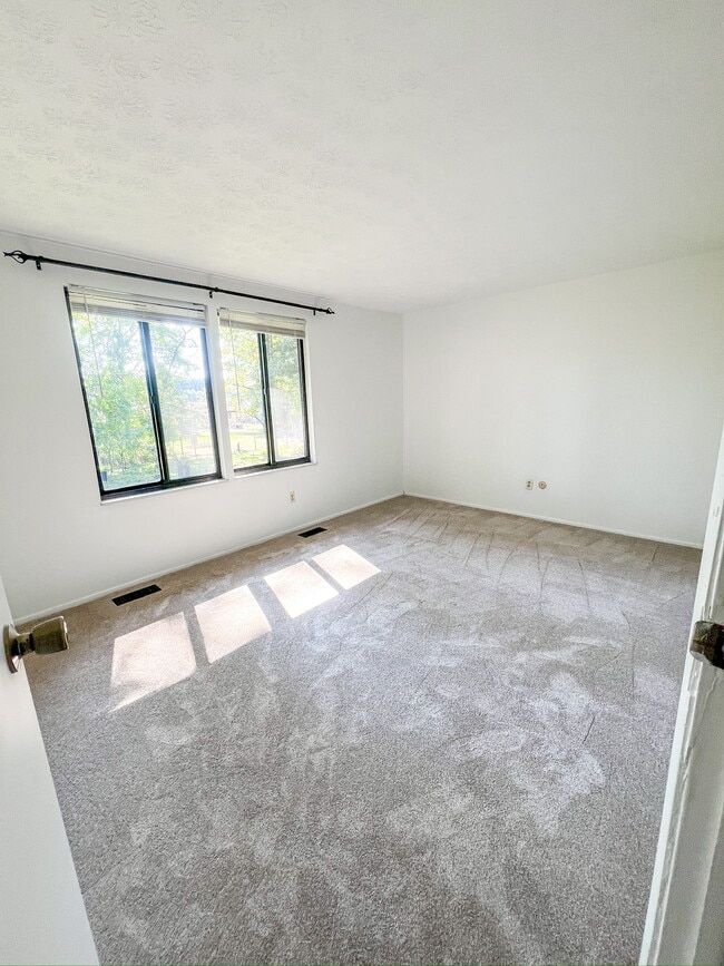 Building Photo - 136 Old Gate Rd