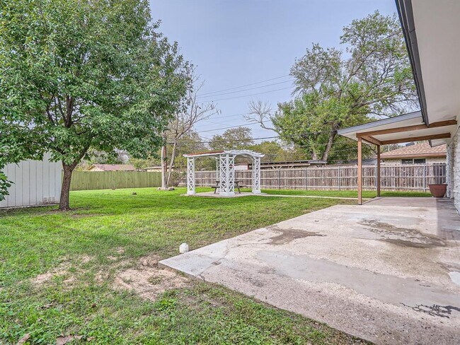Building Photo - 5804 Eureka Dr
