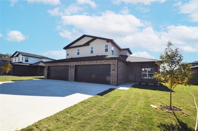 Primary Photo - 521 Cosmos St