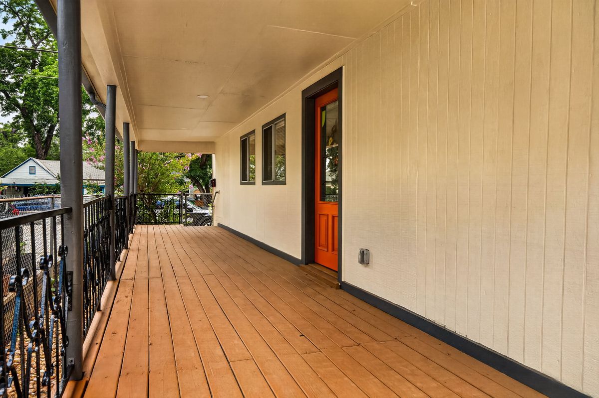 Building Photo - 631 E Mistletoe
