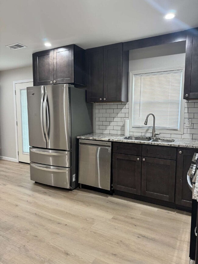 Building Photo - Recently Renovated Home Near Downtown Gillsville