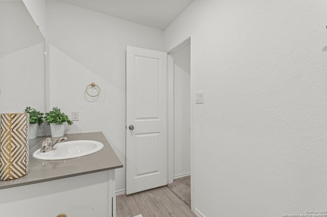 Building Photo - 7022 Serf Pl