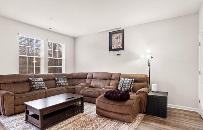 Building Photo - 310 Maple Run Dr