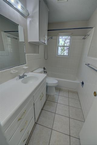 Building Photo - 801 Canyon Ridge Dr