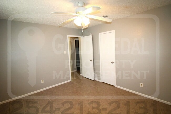 Building Photo - 2302 Hunt Dr