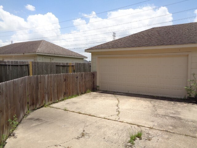 Building Photo - 16807 Mammoth Springs Dr