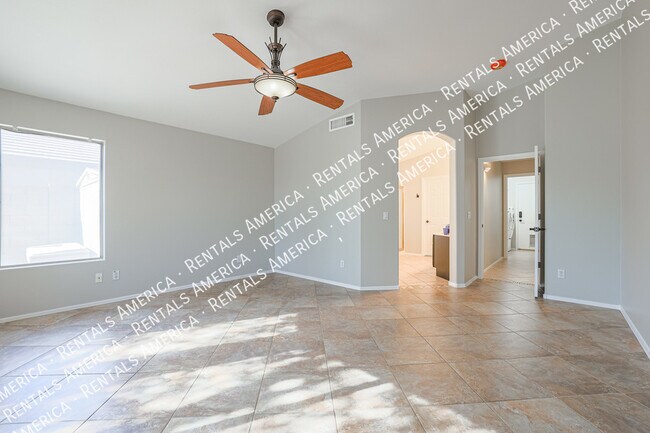 Building Photo - 703 W Canary Way