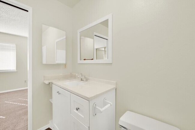 Building Photo - Great 3 bed, 1.5 bath Condo in Vacaville -...
