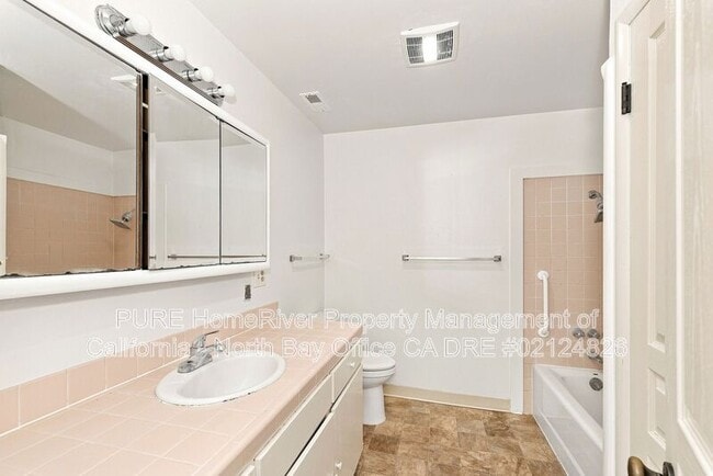 Building Photo - 83 Zinfandel Ln
