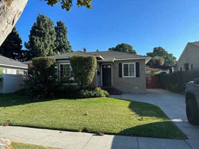 Building Photo - Lakewood living