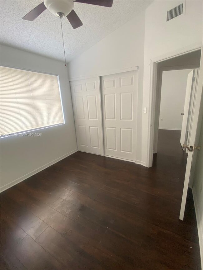 Building Photo - 6245 SW Kendale Lakes Cir