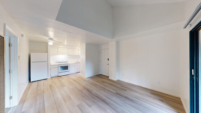 Building Photo - 515 B St