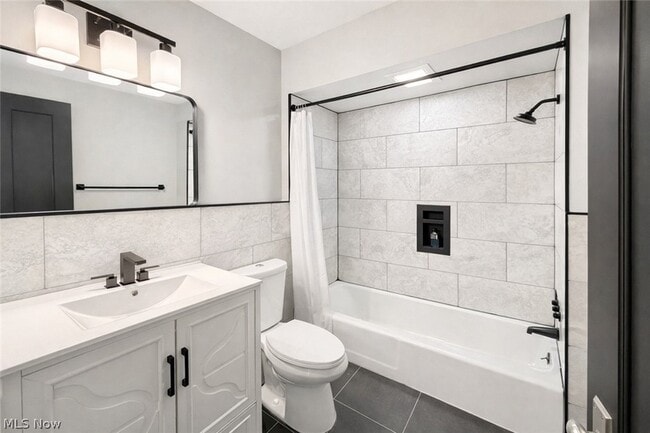 Building Photo - 3702 W 135th St