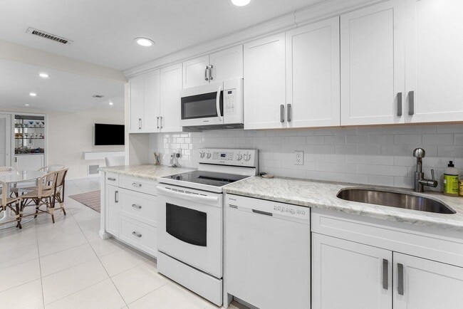 Building Photo - 2774 S Ocean Blvd