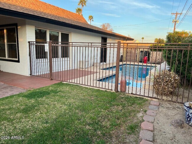 Building Photo - 3301 W Belmont Ave