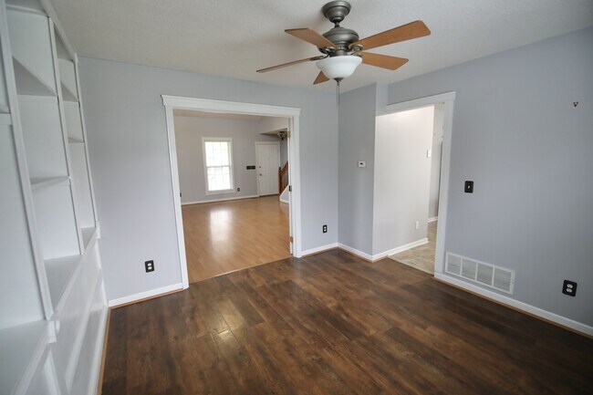 Building Photo - 4400 Greensbury Dr