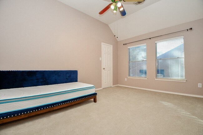 Building Photo - 4202 Creek Hollow Ln