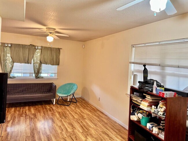 Building Photo - 405 Northern Trail