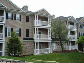 Building Photo - 2536 Suncrest Vlg