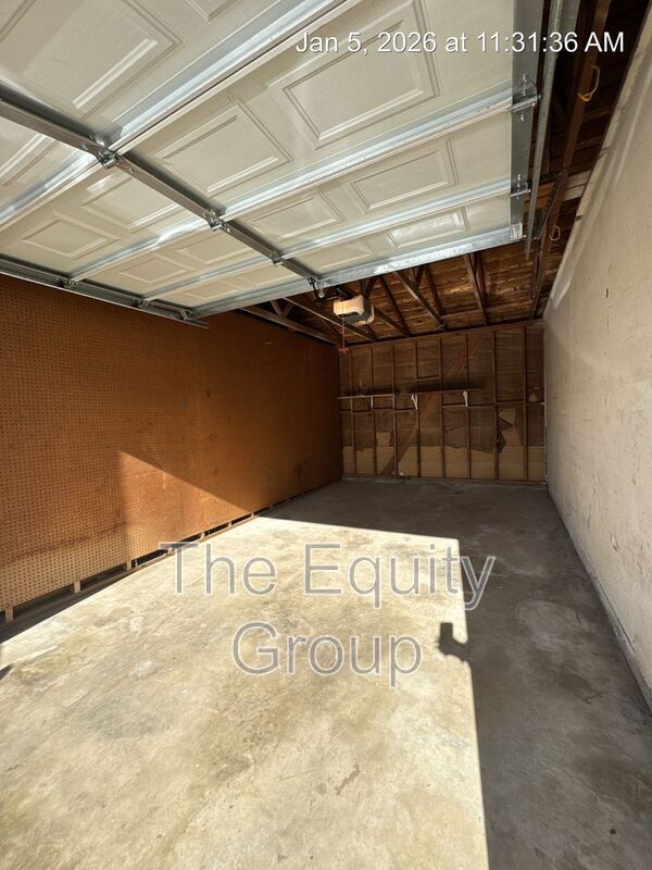 Building Photo - 2019 E Walnut Ave