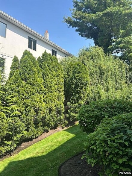 Building Photo - 302 Grand Ridge Dr