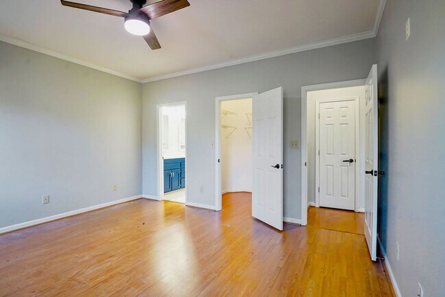 Building Photo - Convenient 3BR/2BA in Homewood