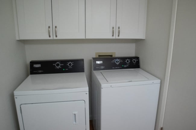 Building Photo - 2115 Overlook Dr