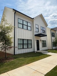 Building Photo - Ivy Lane