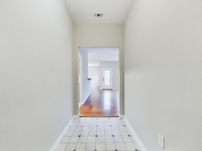 Primary Photo - 143 Creve Core Dr