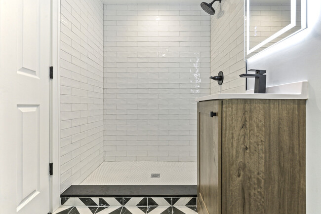 Building Photo - 8409 Newland Ave