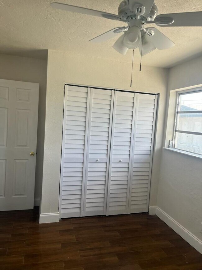 Building Photo - LARGE NEWLY RENOVATED 2 BEDROOM APARTMENTS Application fee is waived during move in