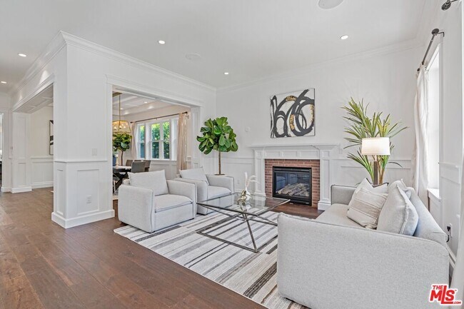 Building Photo - 14917 Valley Vista Blvd