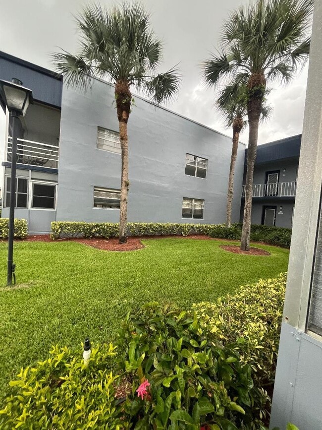 Building Photo - 253 Burgundy Ave