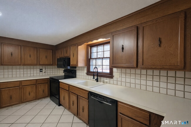 Building Photo - 12 Hilltop Dr