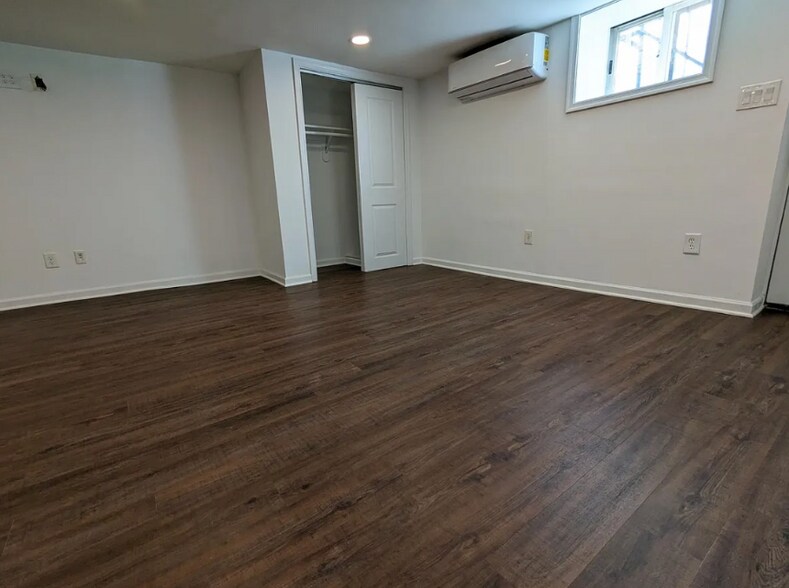 Building Photo - 738 11th St NE