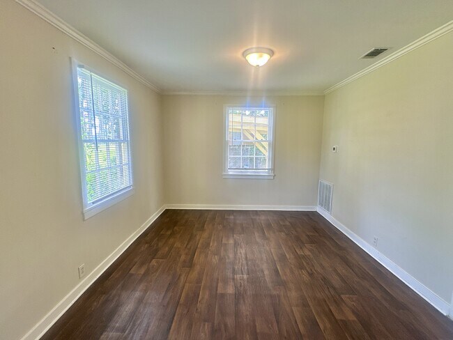 Building Photo - 1604 Garland Pl