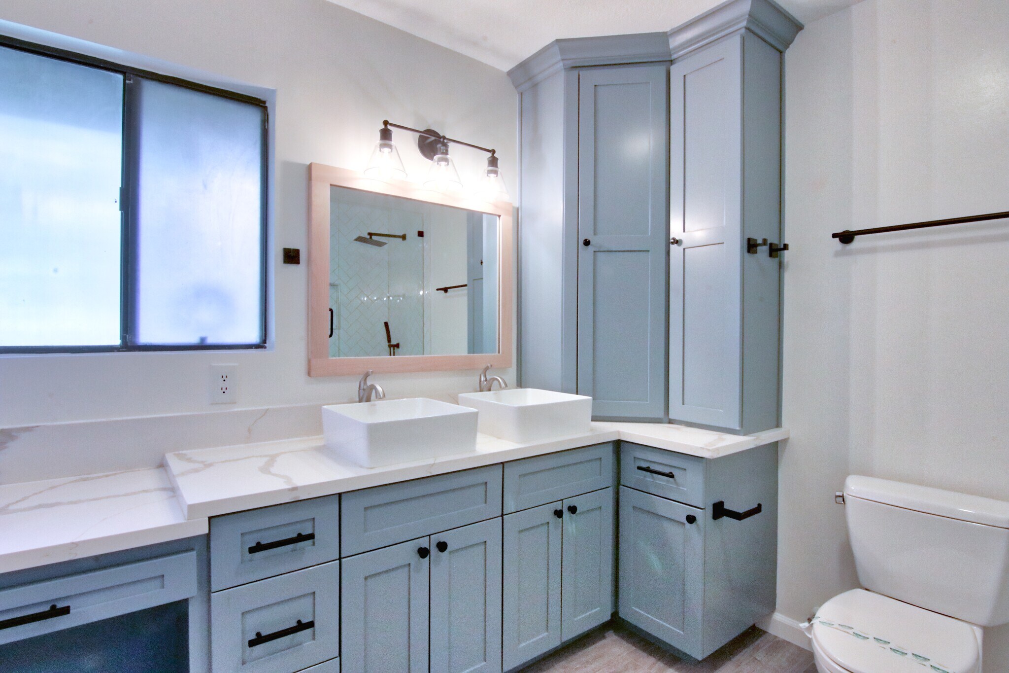 Building Photo - 1050 Seco St