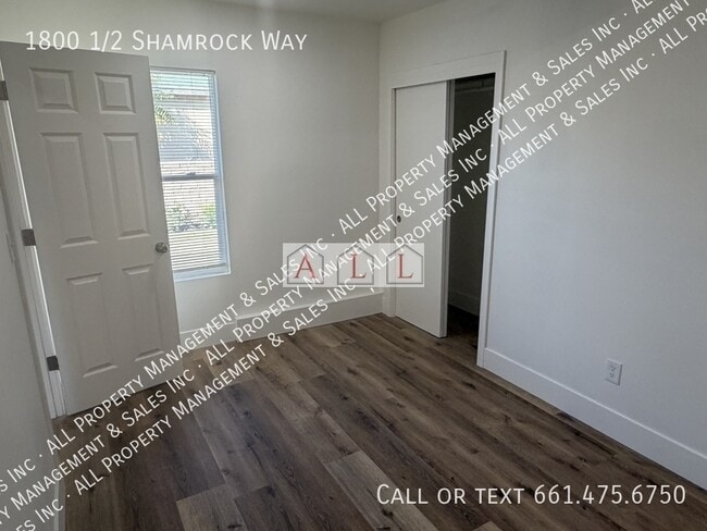 Building Photo - 1800 1/2 Shamrock Way-
