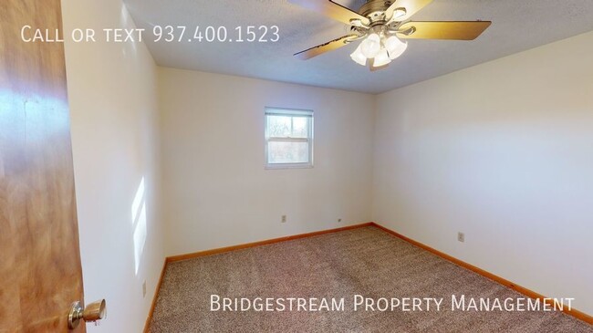 Building Photo - Updated 2 bedroom, 1 bath ranch style unit...