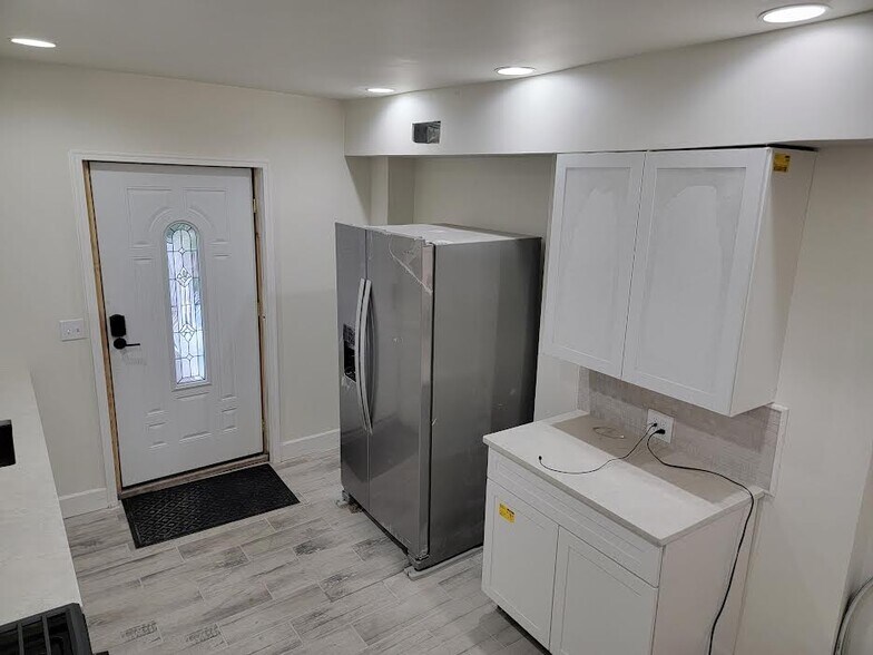 Building Photo - 474 Dayton St