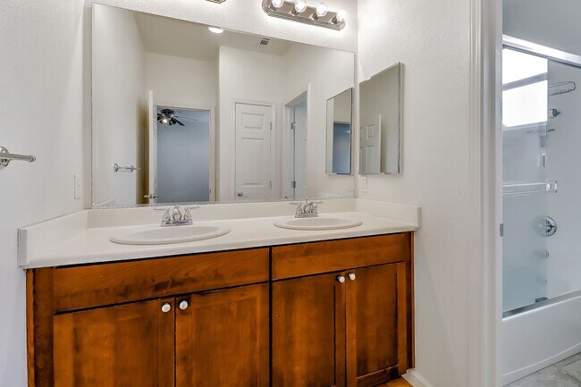Building Photo - Luxury 2 Bedroom Condo with Loft