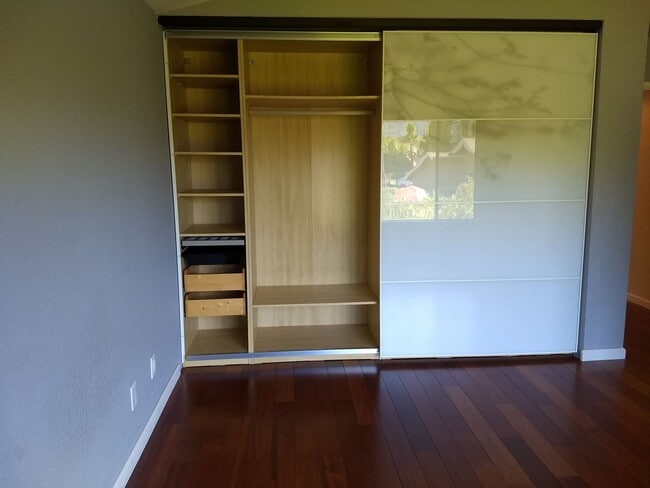 Building Photo - Updated 3 Bed 2.5 Bath Home!