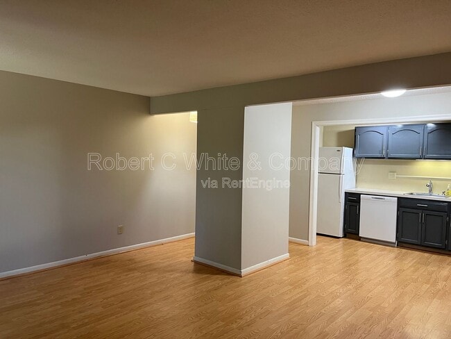 Building Photo - 7 F Country Squire Dr