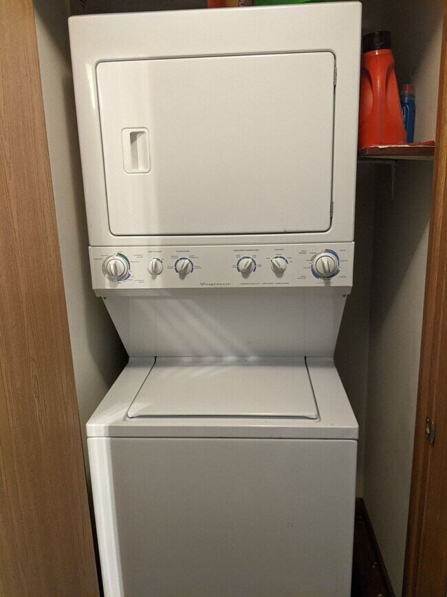 Building Photo - 1917 Deerhaven Ln NE