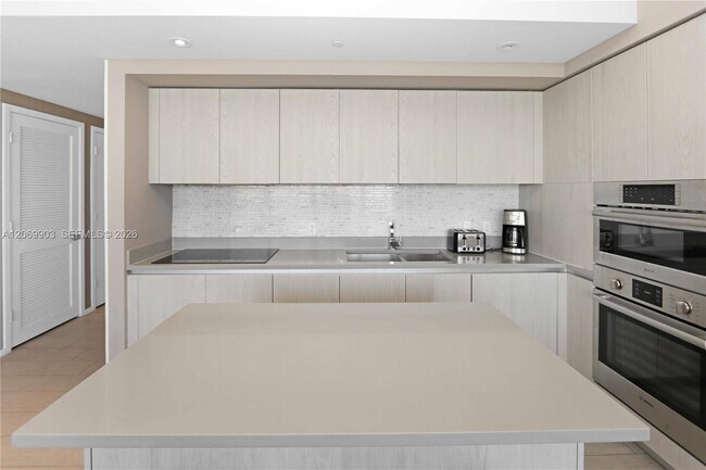 Building Photo - 4010 S Ocean Dr