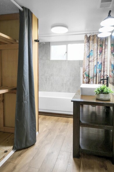 Building Photo - 8240 S 114th St