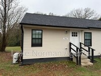 Building Photo - 707 N Main St