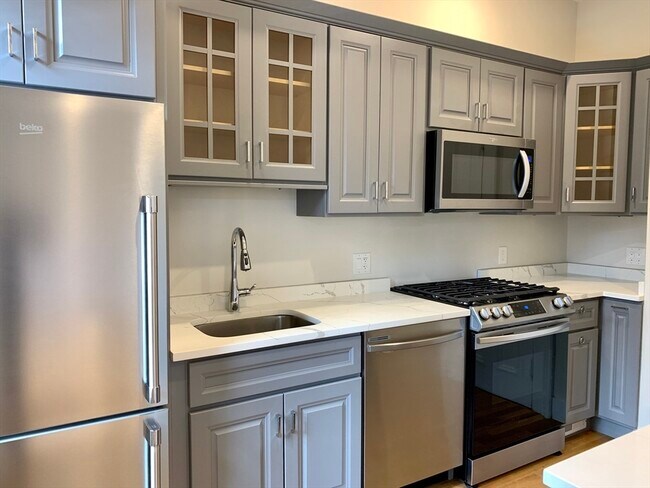 Building Photo - 354 Marlborough St